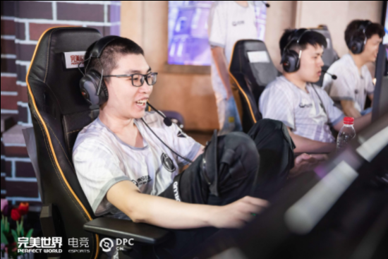 米哈游进军MOBA市场的战略和挑战